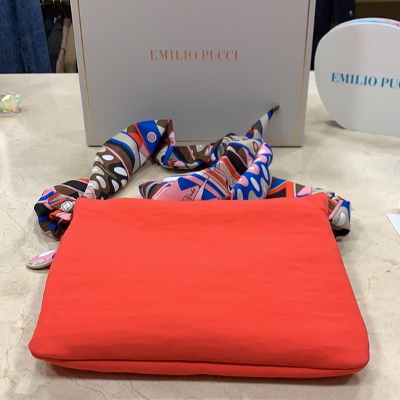 HOST PIC EMILIO PUCCI VIVARA PRINT LOGO CROSSBODY HANDBAG W/60” REMOVABLE SCARF - Picture 8 of 11